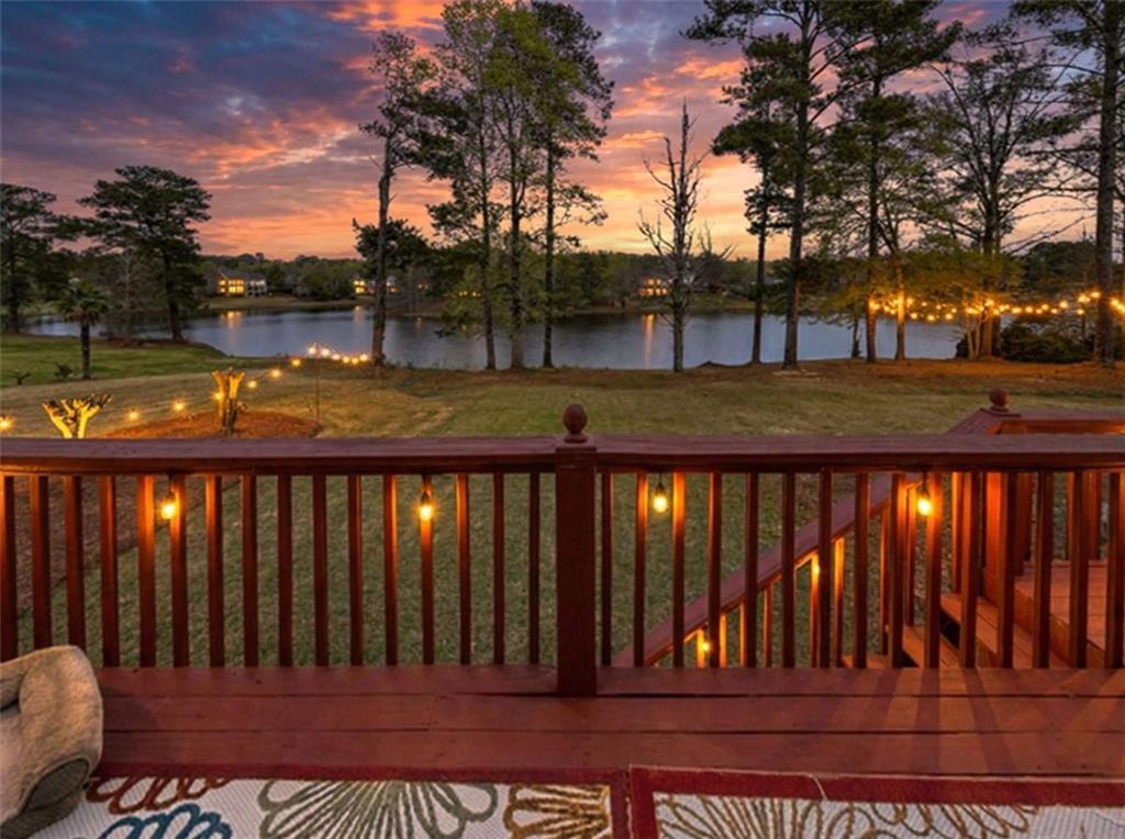 1009 Lyndhurst Way
