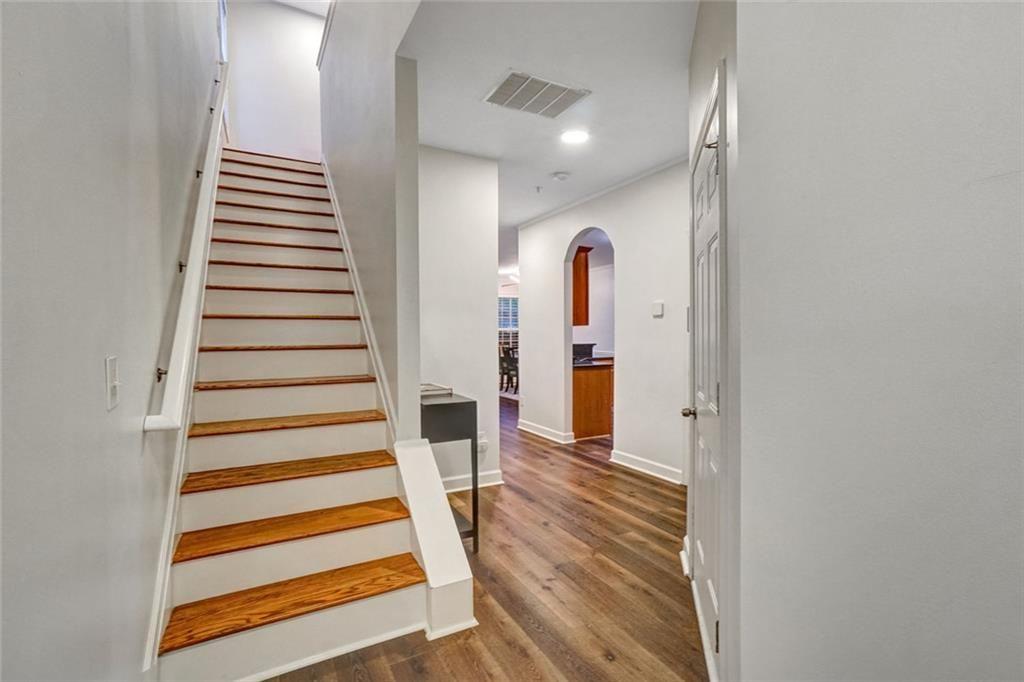 702 Surrey Park Place SE