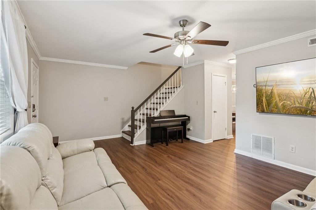 6900 Roswell Road F8