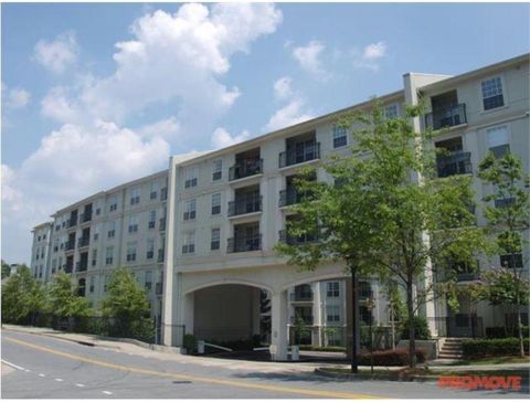 Condo For Rent - 3460 Kingsboro Road #443<br/> Atlanta, GA 30326