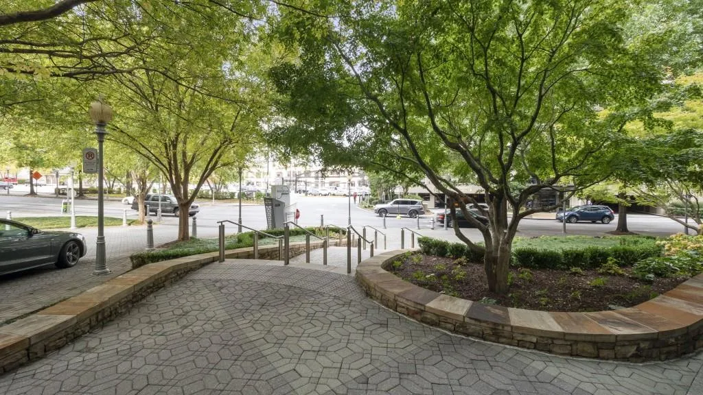 Atlanta, Georgia 30326, United States, 2 Bedrooms Bedrooms, ,2 BathroomsBathrooms,Residential,Pending,10277