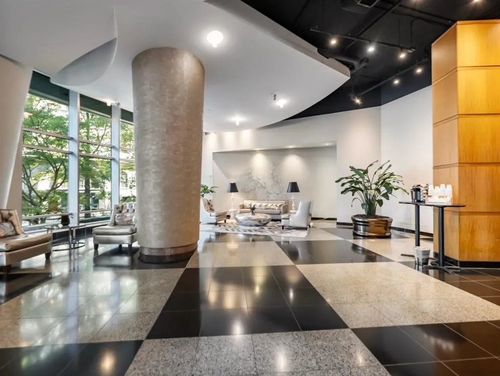 Atlanta, Georgia 30326, United States, 2 Bedrooms Bedrooms, ,2 BathroomsBathrooms,Residential,Pending,10277