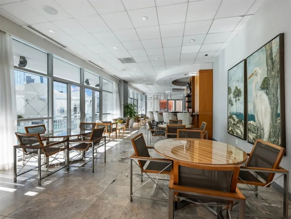 Atlanta, Georgia 30326, United States, 2 Bedrooms Bedrooms, ,2 BathroomsBathrooms,Residential,Pending,10277