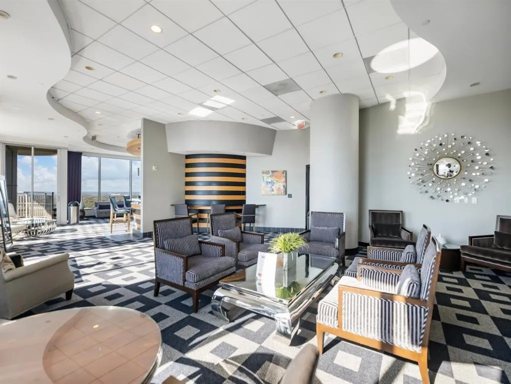 Atlanta, Georgia 30326, United States, 2 Bedrooms Bedrooms, ,2 BathroomsBathrooms,Residential,Pending,10277