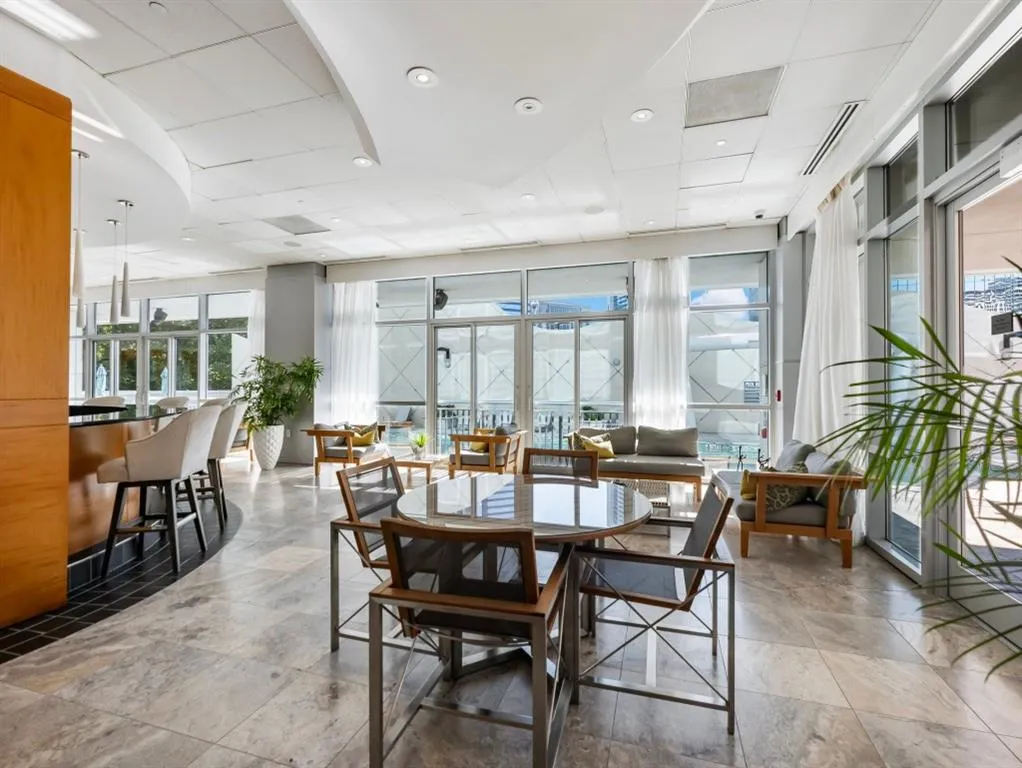 Atlanta, Georgia 30326, United States, 2 Bedrooms Bedrooms, ,2 BathroomsBathrooms,Residential,Pending,10277