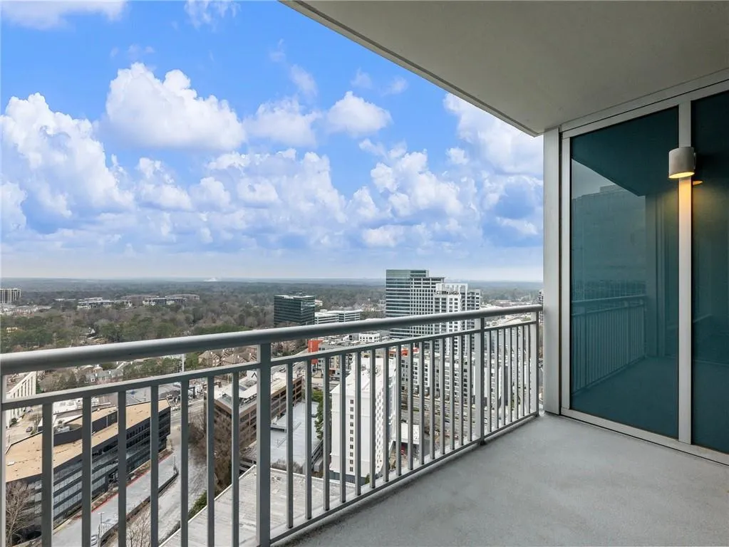 Atlanta, Georgia 30326, United States, 2 Bedrooms Bedrooms, ,2 BathroomsBathrooms,Residential,Pending,10277