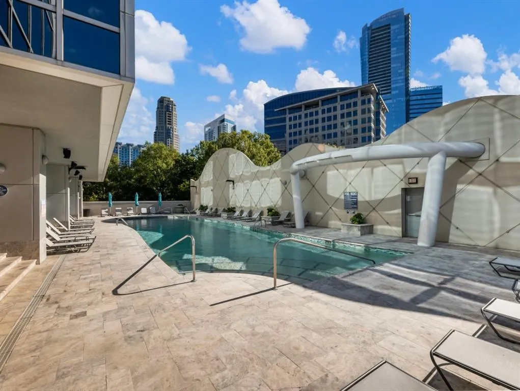 Atlanta, Georgia 30326, United States, 2 Bedrooms Bedrooms, ,2 BathroomsBathrooms,Residential,Pending,10277