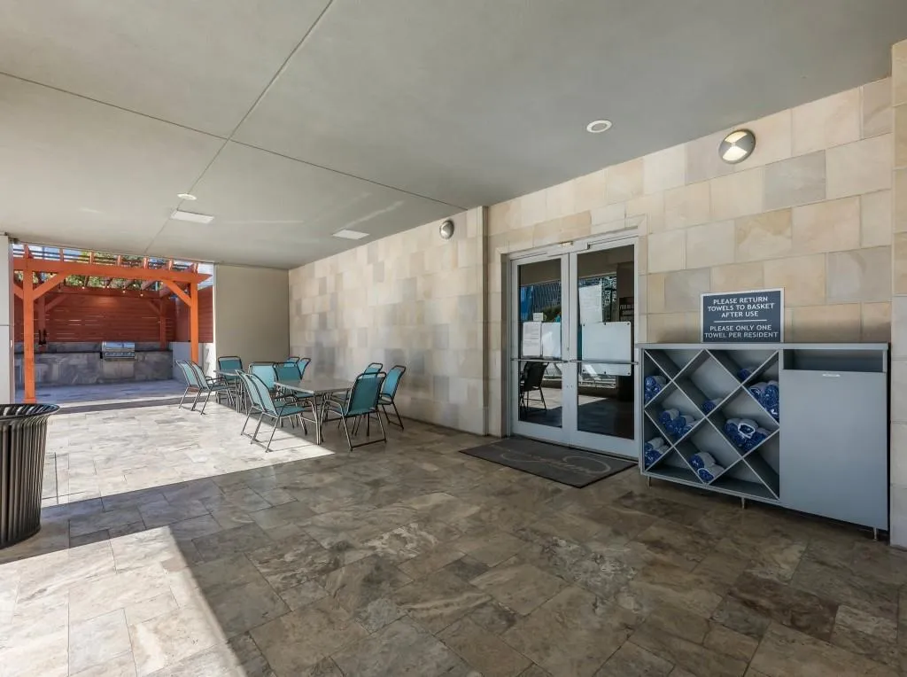 Atlanta, Georgia 30326, United States, 2 Bedrooms Bedrooms, ,2 BathroomsBathrooms,Residential,Pending,10277