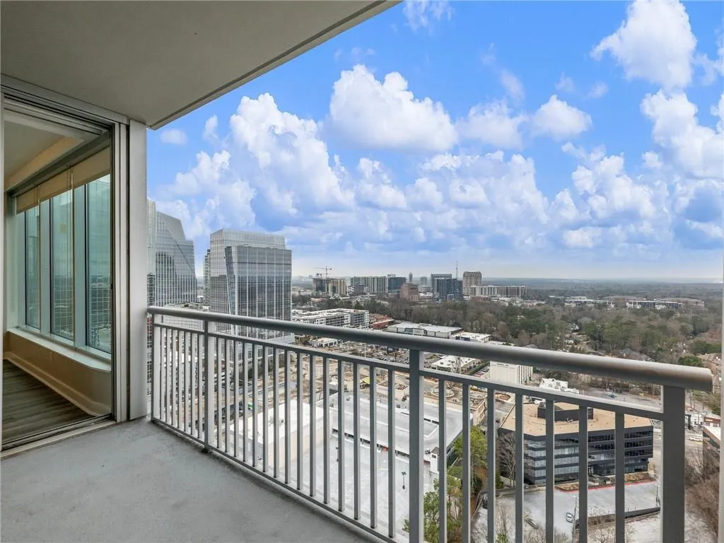 Atlanta, Georgia 30326, United States, 2 Bedrooms Bedrooms, ,2 BathroomsBathrooms,Residential,Pending,10277