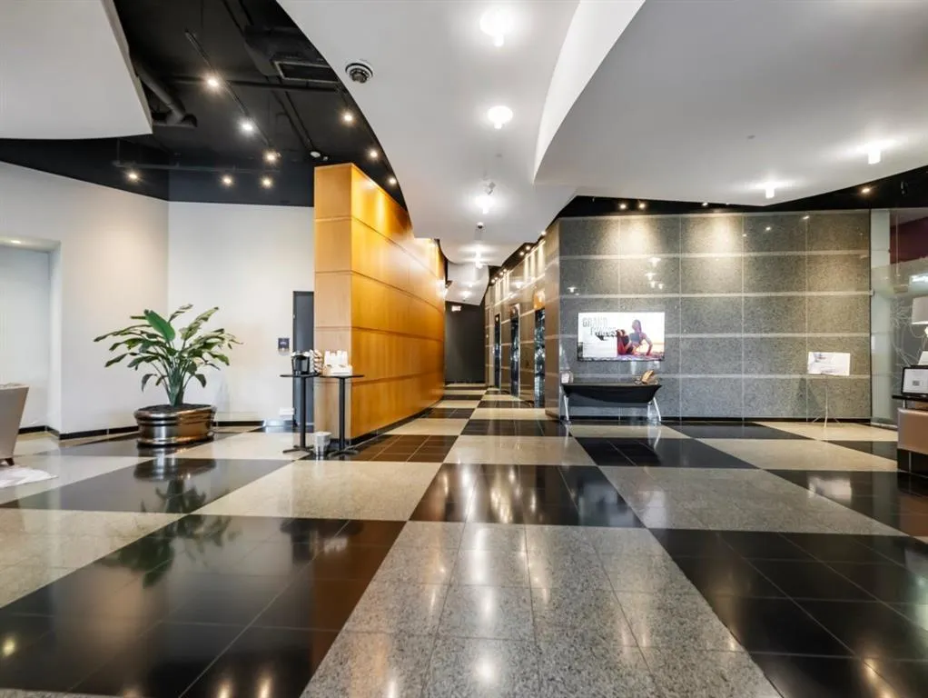 Atlanta, Georgia 30326, United States, 2 Bedrooms Bedrooms, ,2 BathroomsBathrooms,Residential,Pending,10277