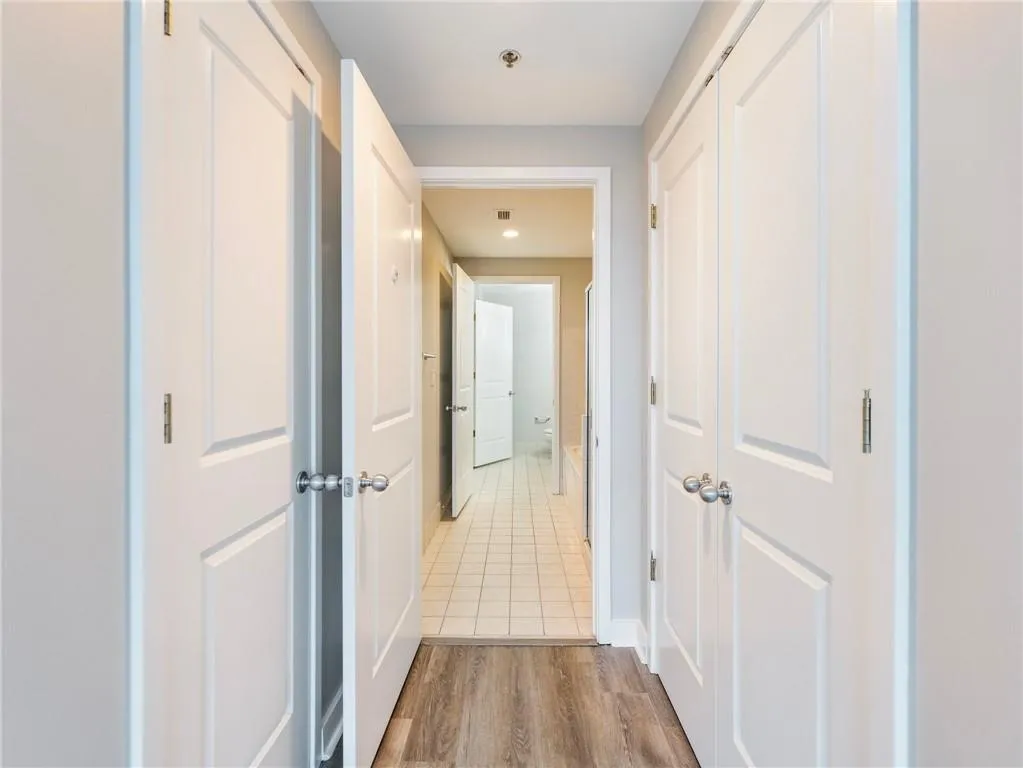 Atlanta, Georgia 30326, United States, 2 Bedrooms Bedrooms, ,2 BathroomsBathrooms,Residential,Pending,10277