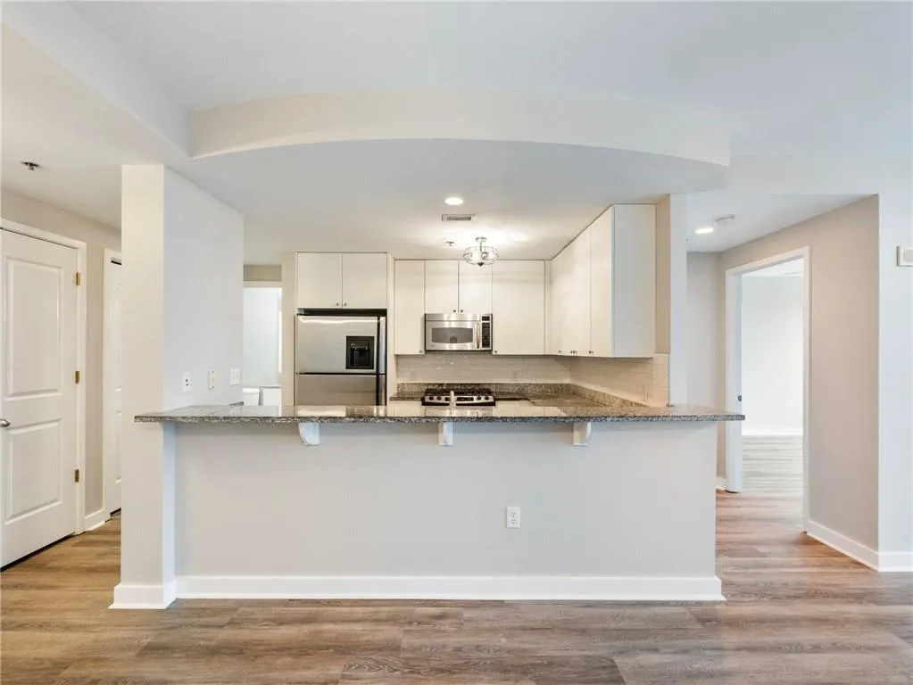 Atlanta, Georgia 30326, United States, 2 Bedrooms Bedrooms, ,2 BathroomsBathrooms,Residential,Pending,10277