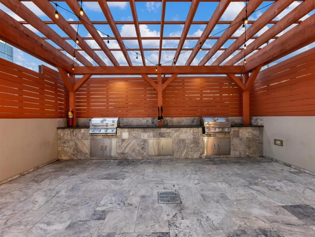 Atlanta, Georgia 30326, United States, 2 Bedrooms Bedrooms, ,2 BathroomsBathrooms,Residential,Pending,10277