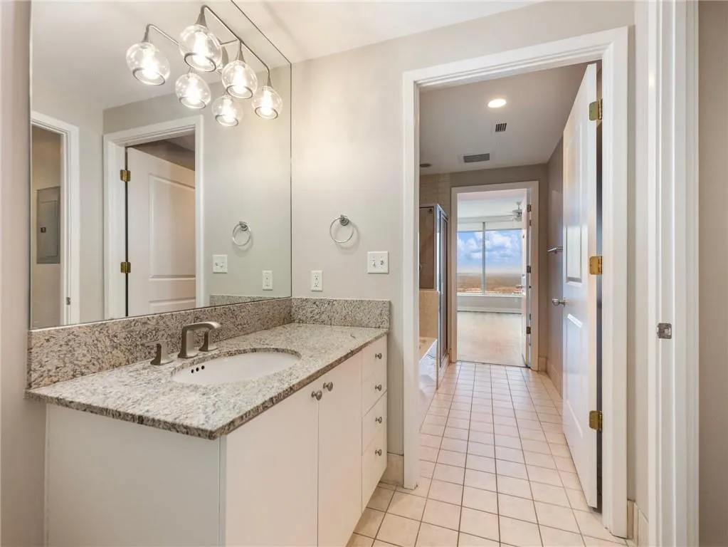 Atlanta, Georgia 30326, United States, 2 Bedrooms Bedrooms, ,2 BathroomsBathrooms,Residential,Pending,10277