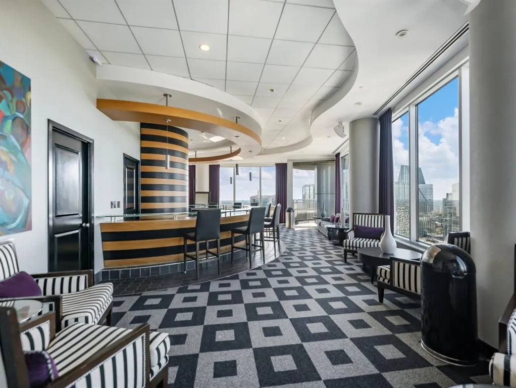 Atlanta, Georgia 30326, United States, 2 Bedrooms Bedrooms, ,2 BathroomsBathrooms,Residential,Pending,10277