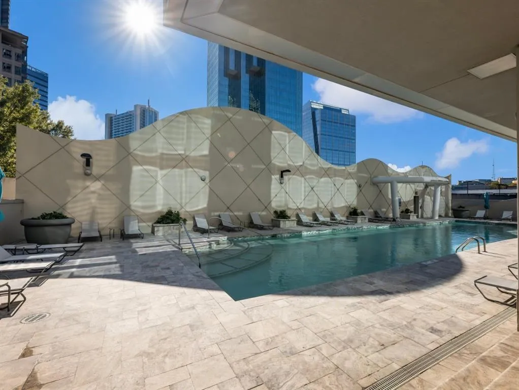 Atlanta, Georgia 30326, United States, 2 Bedrooms Bedrooms, ,2 BathroomsBathrooms,Residential,Pending,10277