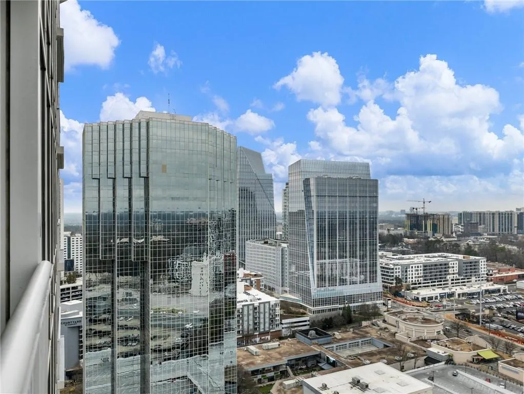 Atlanta, Georgia 30326, United States, 2 Bedrooms Bedrooms, ,2 BathroomsBathrooms,Residential,Pending,10277