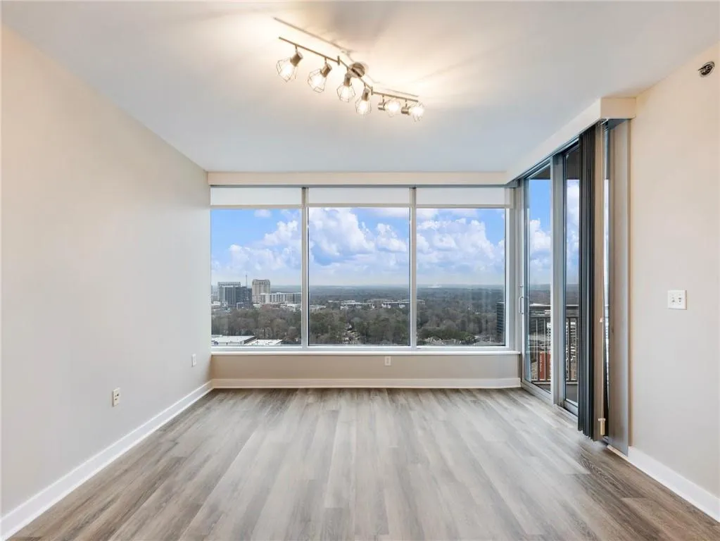 Atlanta, Georgia 30326, United States, 2 Bedrooms Bedrooms, ,2 BathroomsBathrooms,Residential,Pending,10277