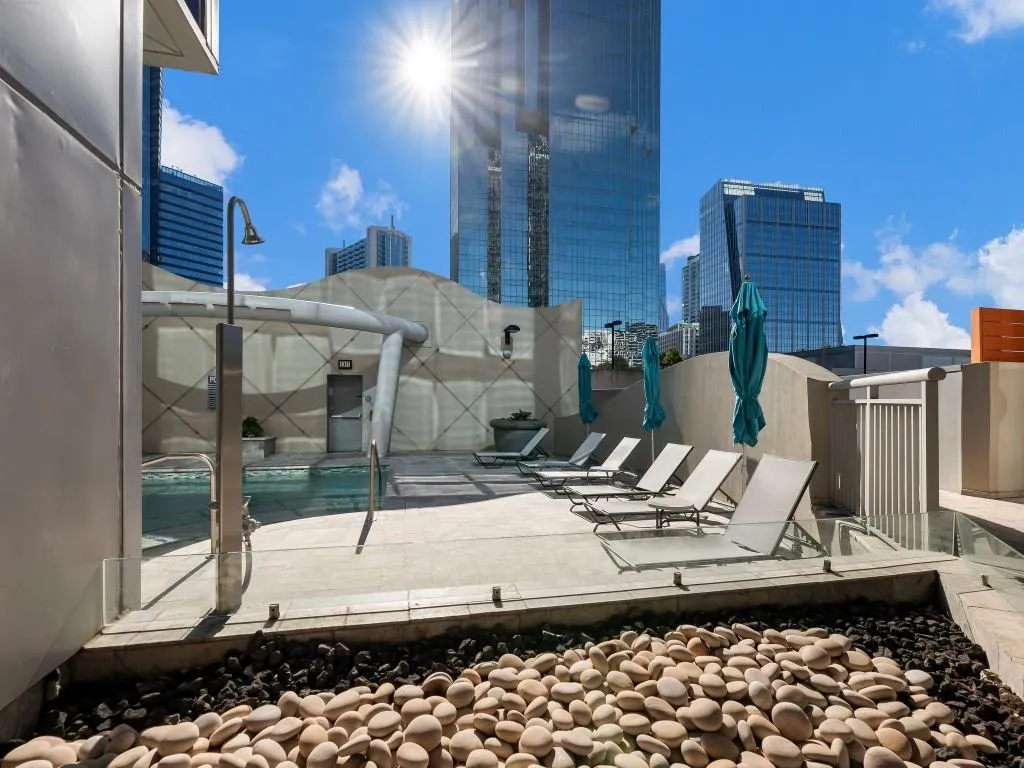 Atlanta, Georgia 30326, United States, 2 Bedrooms Bedrooms, ,2 BathroomsBathrooms,Residential,Pending,10277