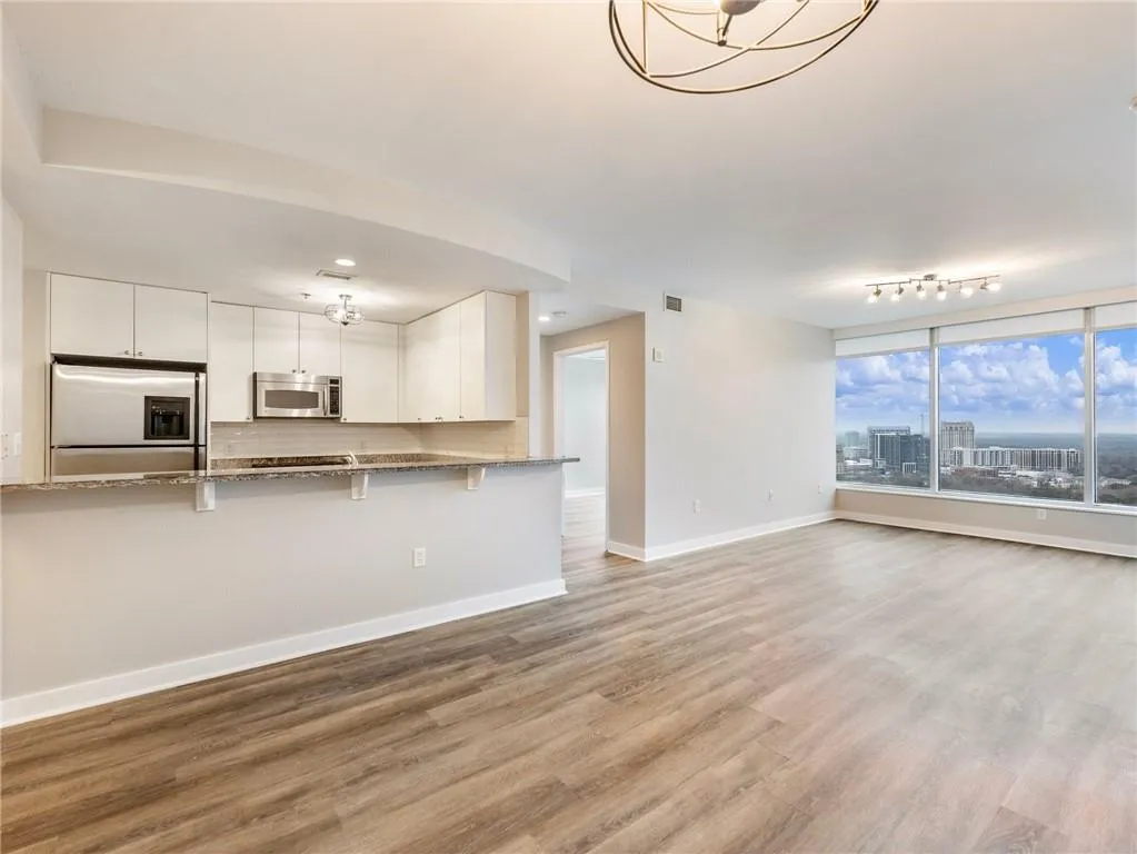 Atlanta, Georgia 30326, United States, 2 Bedrooms Bedrooms, ,2 BathroomsBathrooms,Residential,Pending,10277