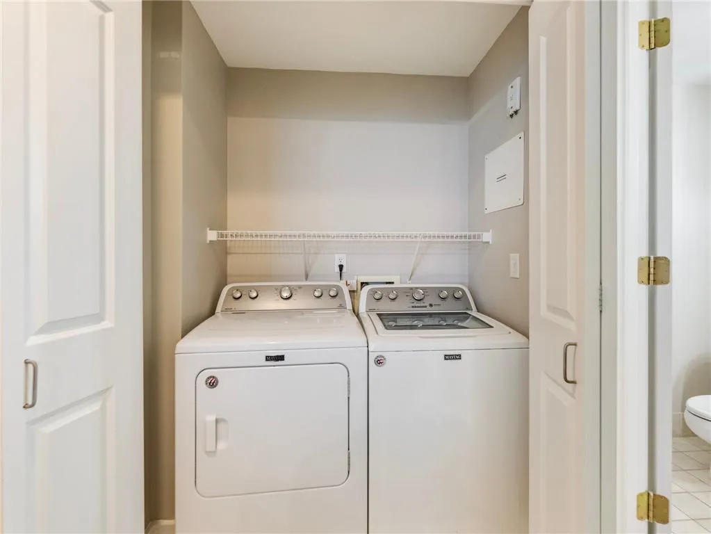 Atlanta, Georgia 30326, United States, 2 Bedrooms Bedrooms, ,2 BathroomsBathrooms,Residential,Pending,10277