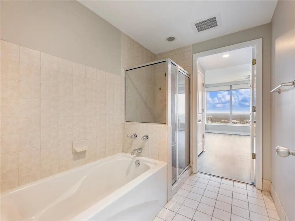 Atlanta, Georgia 30326, United States, 2 Bedrooms Bedrooms, ,2 BathroomsBathrooms,Residential,Pending,10277