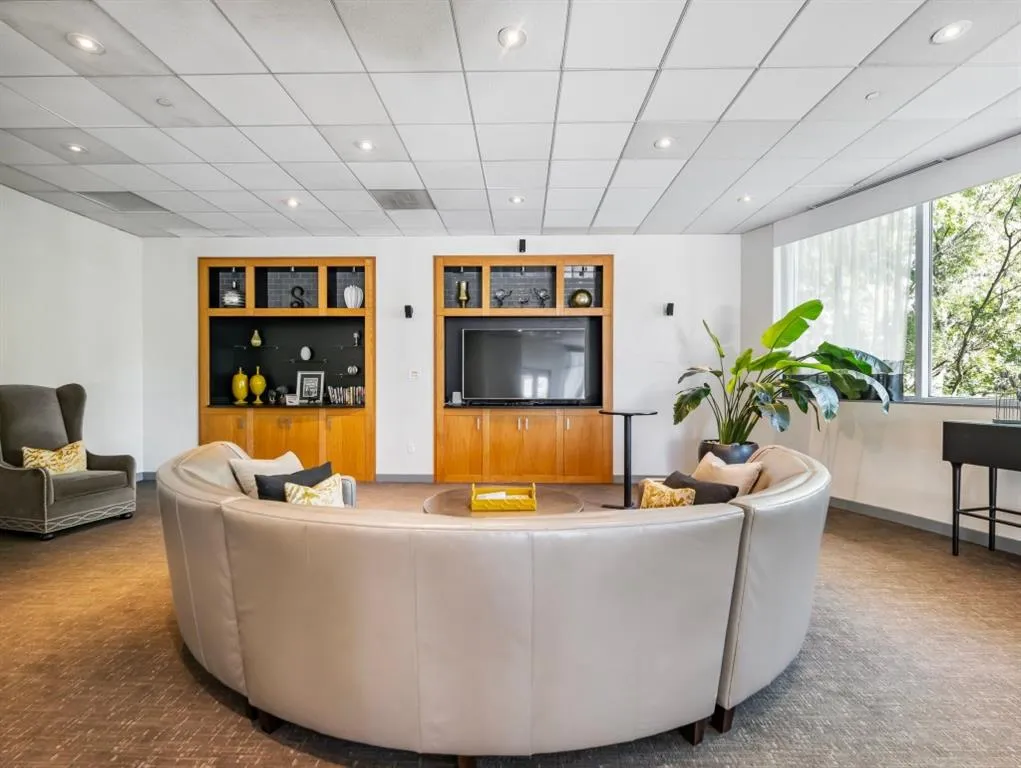 Atlanta, Georgia 30326, United States, 2 Bedrooms Bedrooms, ,2 BathroomsBathrooms,Residential,Pending,10277