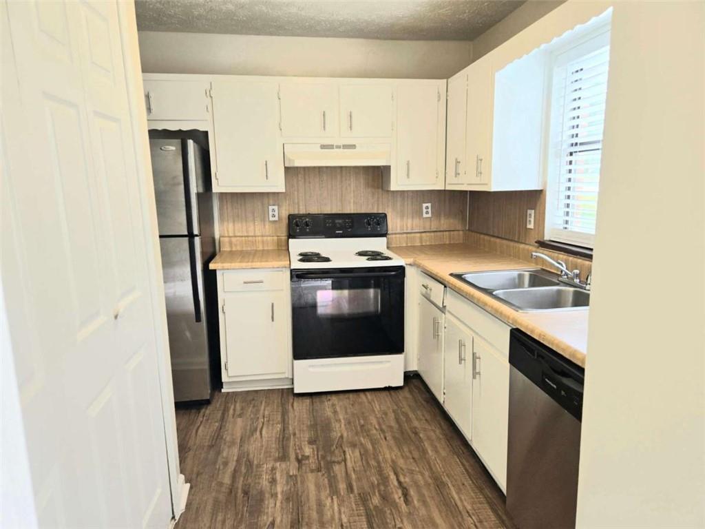 3800 Travis Trace