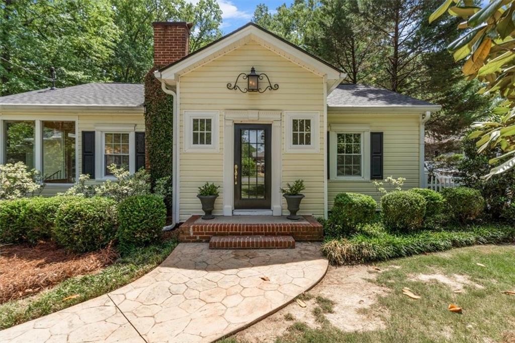 101 Oakwood Street NW