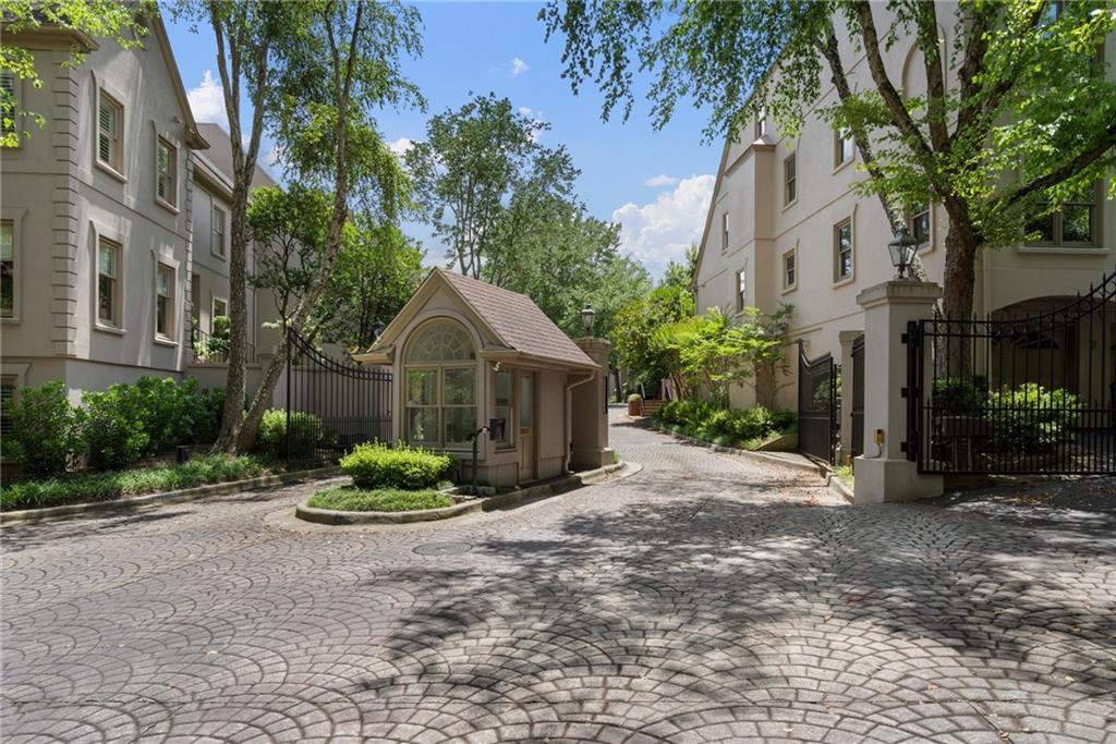 2525 Peachtree Road NE 28