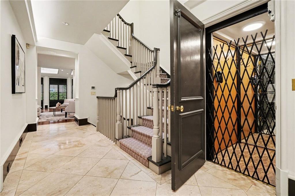 2525 Peachtree Road NE 28