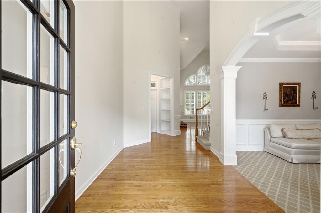 5305 Davenport Manor