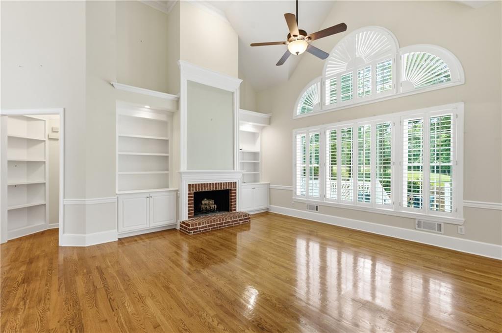 5305 Davenport Manor