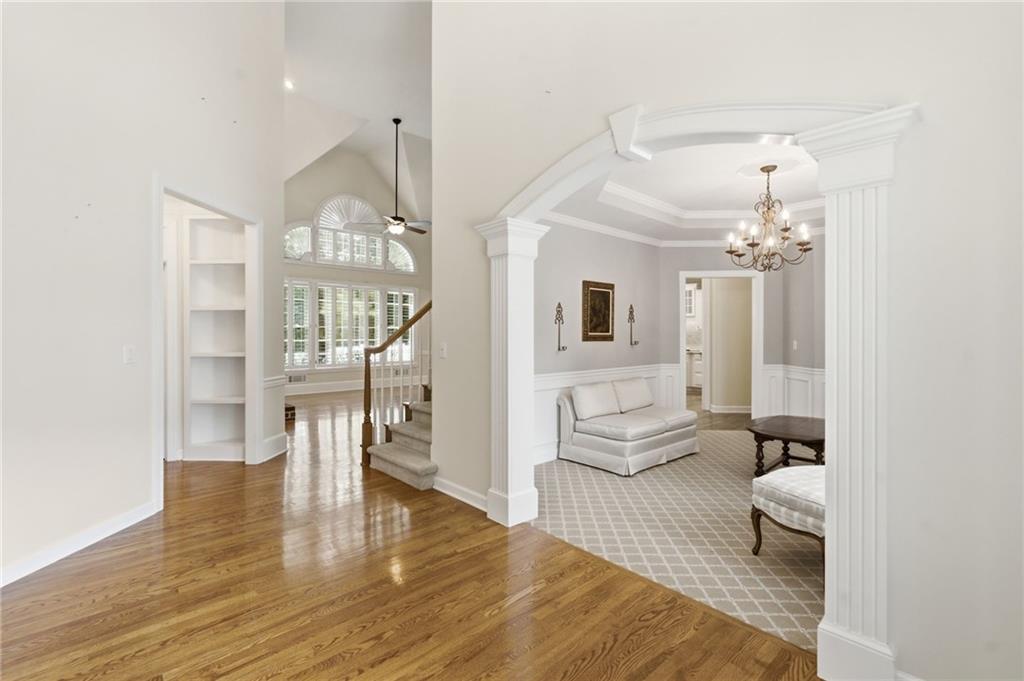 5305 Davenport Manor