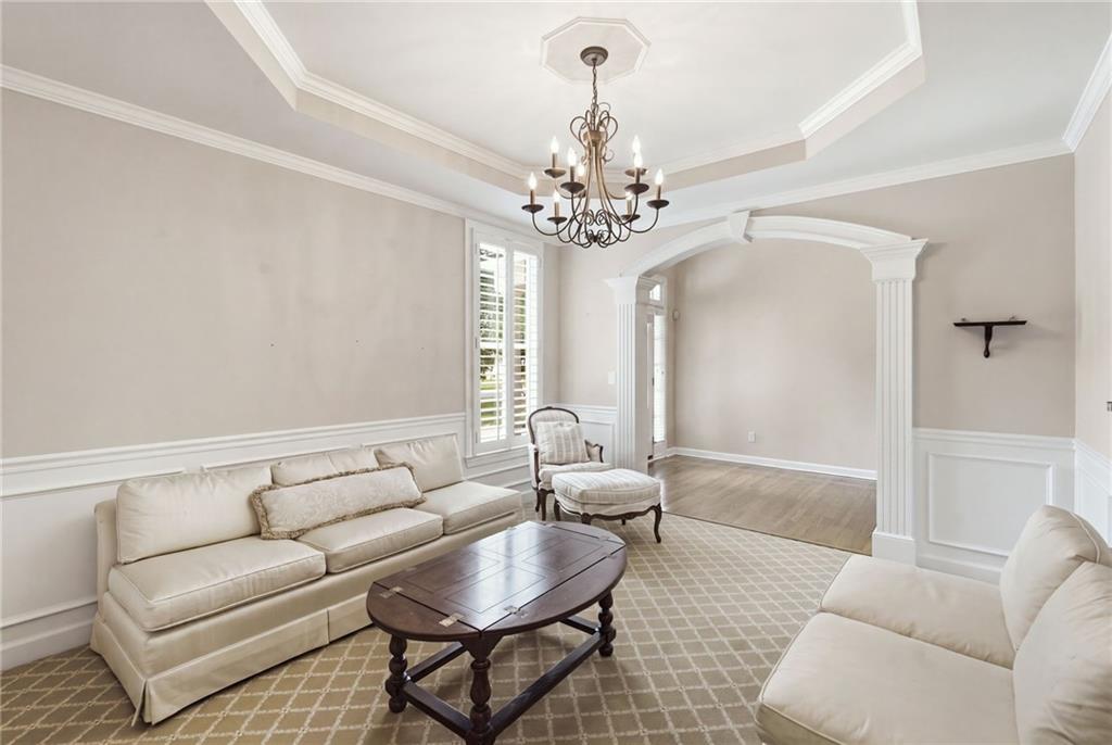5305 Davenport Manor