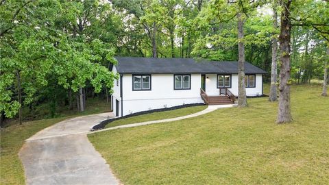 Homes For Sale - 6581 Kellogg Drive<br/> Acworth, GA 30102
