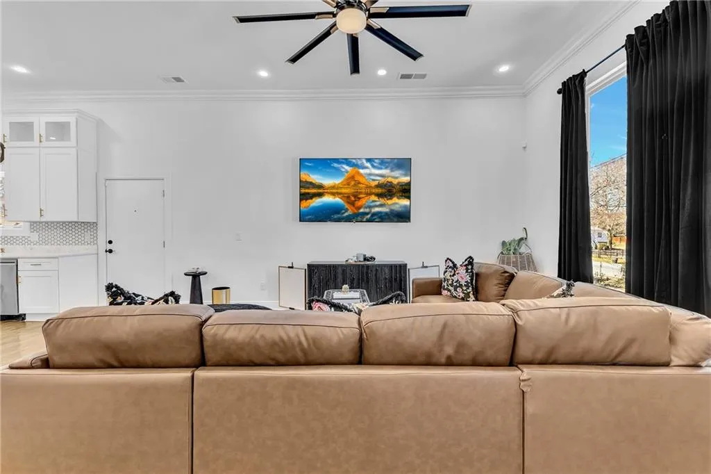 Atlanta, Georgia 30337, United States, 5 Bedrooms Bedrooms, ,4 BathroomsBathrooms,Residential,Active,166477