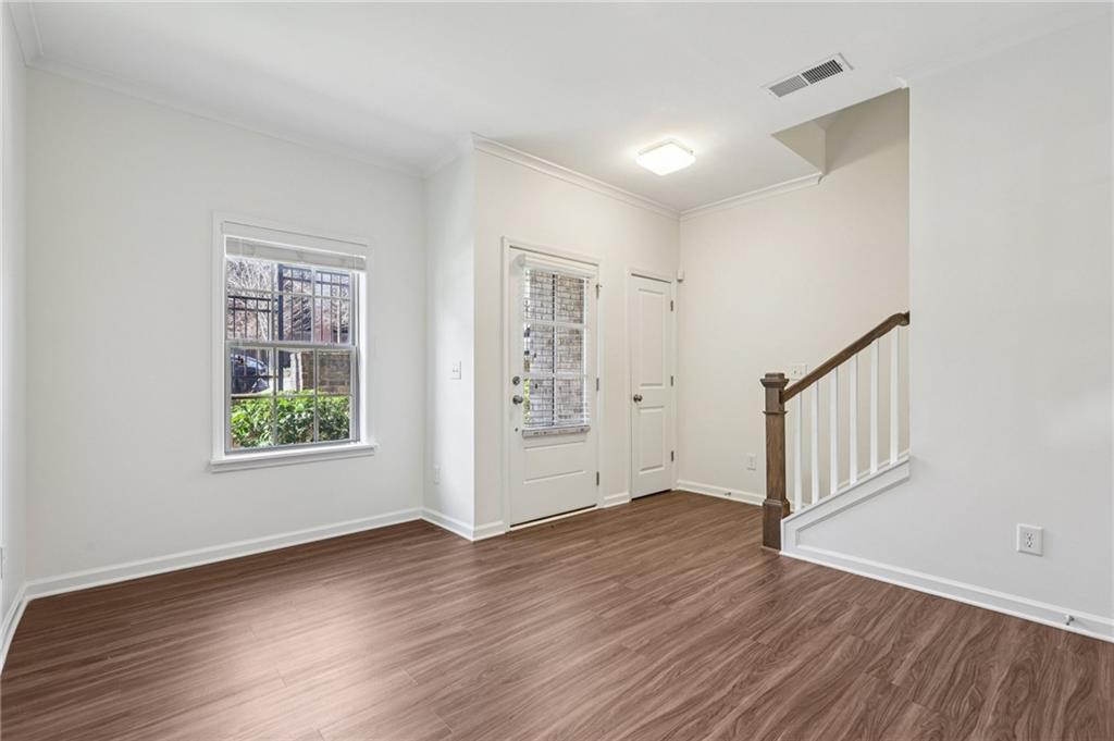 565 Broadview Place NE