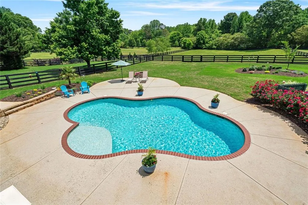 Cumming, Georgia 30028, United States, 6 Bedrooms Bedrooms, ,5 BathroomsBathrooms,Residential,Pending,120446