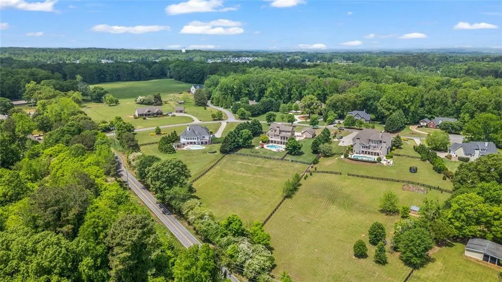 Cumming, Georgia 30028, United States, 6 Bedrooms Bedrooms, ,5 BathroomsBathrooms,Residential,Pending,120446