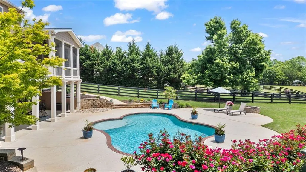 Cumming, Georgia 30028, United States, 6 Bedrooms Bedrooms, ,5 BathroomsBathrooms,Residential,Pending,120446