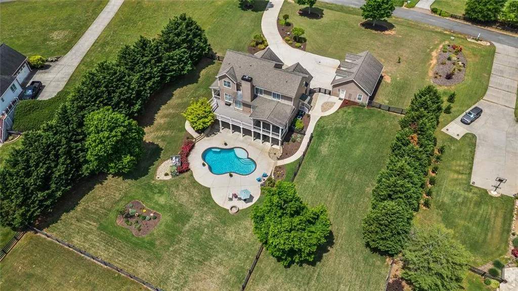 Cumming, Georgia 30028, United States, 6 Bedrooms Bedrooms, ,5 BathroomsBathrooms,Residential,Pending,120446