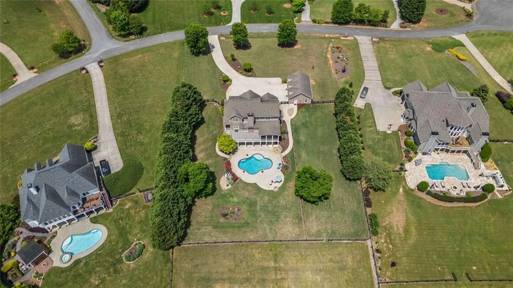 Cumming, Georgia 30028, United States, 6 Bedrooms Bedrooms, ,5 BathroomsBathrooms,Residential,Pending,120446