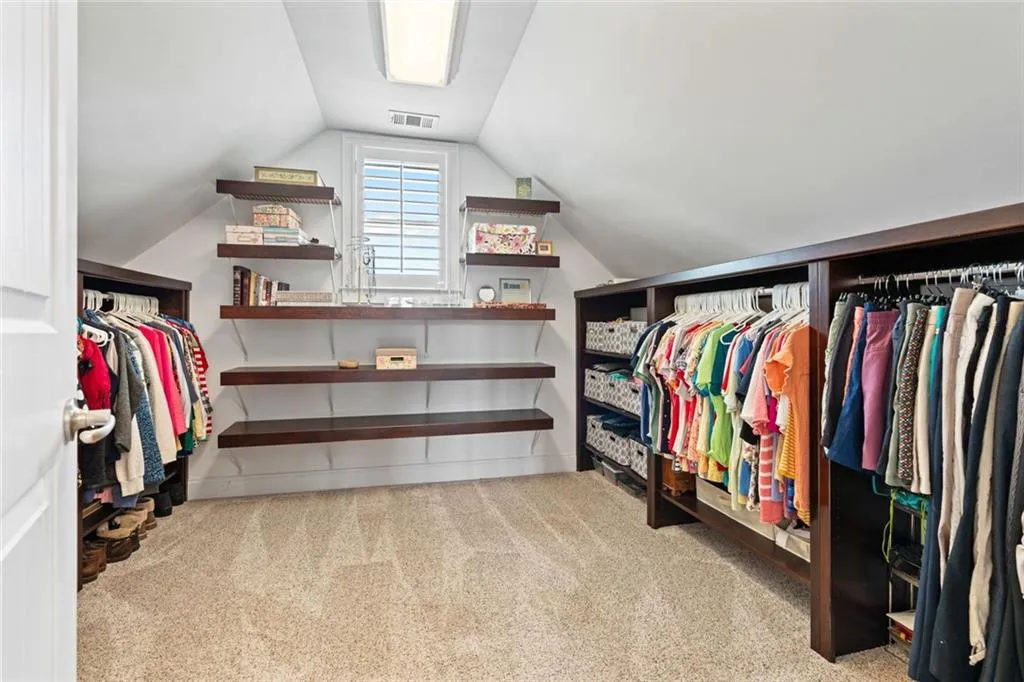 Cumming, Georgia 30028, United States, 6 Bedrooms Bedrooms, ,5 BathroomsBathrooms,Residential,Pending,120446