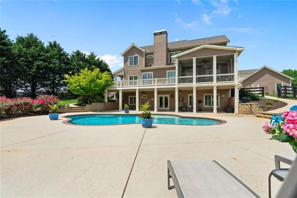 Cumming, Georgia 30028, United States, 6 Bedrooms Bedrooms, ,5 BathroomsBathrooms,Residential,Pending,120446