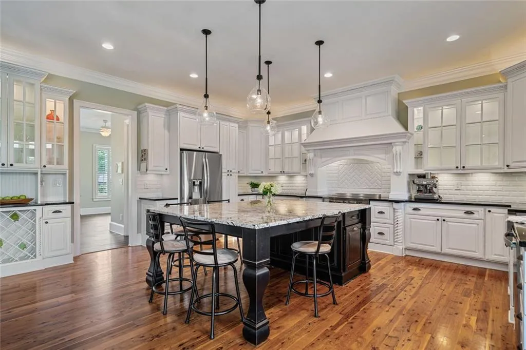 Cumming, Georgia 30028, United States, 6 Bedrooms Bedrooms, ,5 BathroomsBathrooms,Residential,Pending,120446