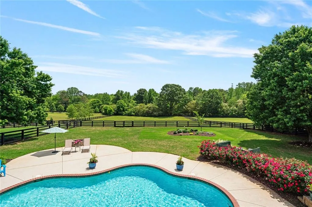 Cumming, Georgia 30028, United States, 6 Bedrooms Bedrooms, ,5 BathroomsBathrooms,Residential,Pending,120446