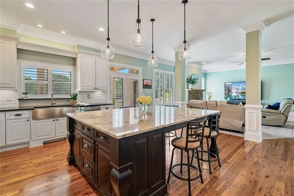 Cumming, Georgia 30028, United States, 6 Bedrooms Bedrooms, ,5 BathroomsBathrooms,Residential,Pending,120446