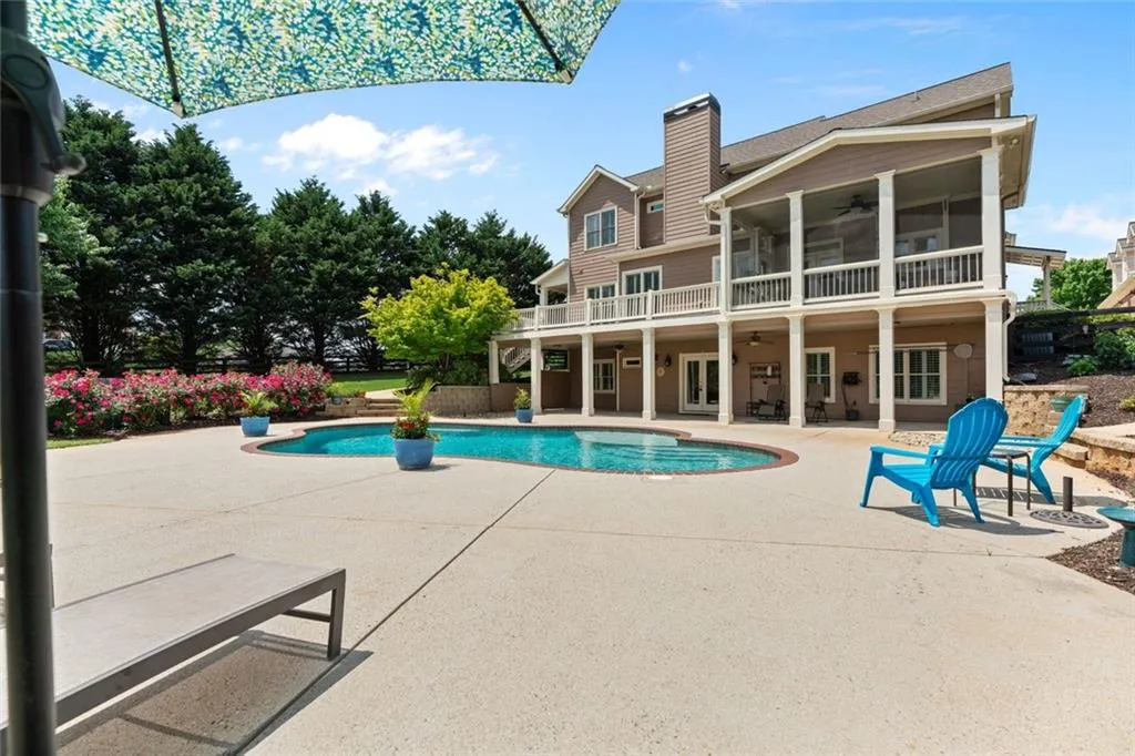 Cumming, Georgia 30028, United States, 6 Bedrooms Bedrooms, ,5 BathroomsBathrooms,Residential,Pending,120446