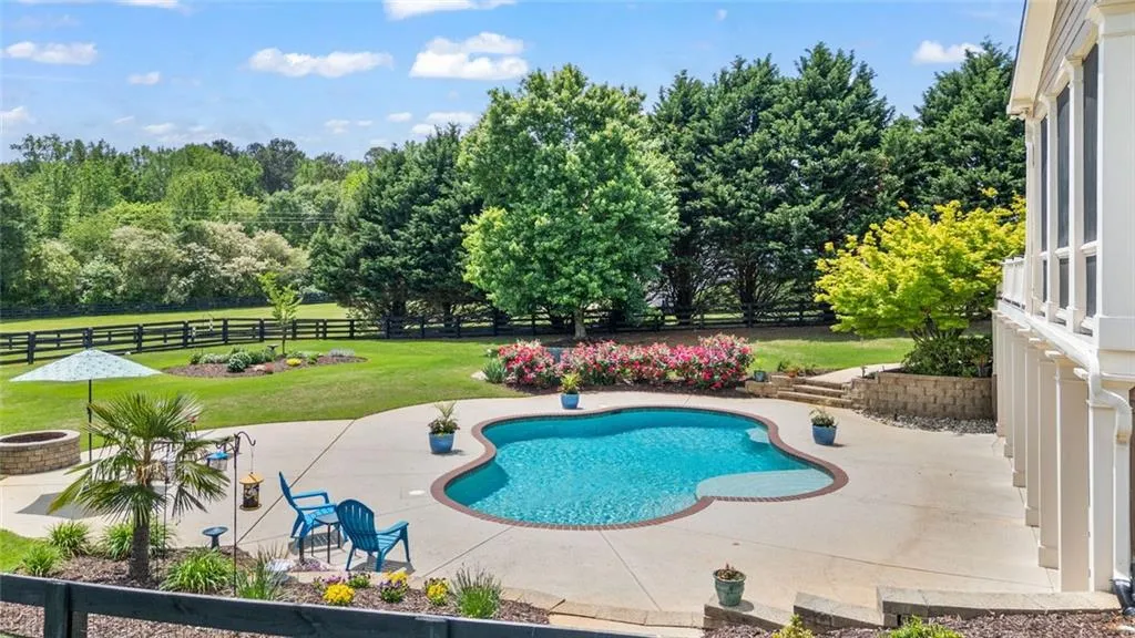 Cumming, Georgia 30028, United States, 6 Bedrooms Bedrooms, ,5 BathroomsBathrooms,Residential,Pending,120446